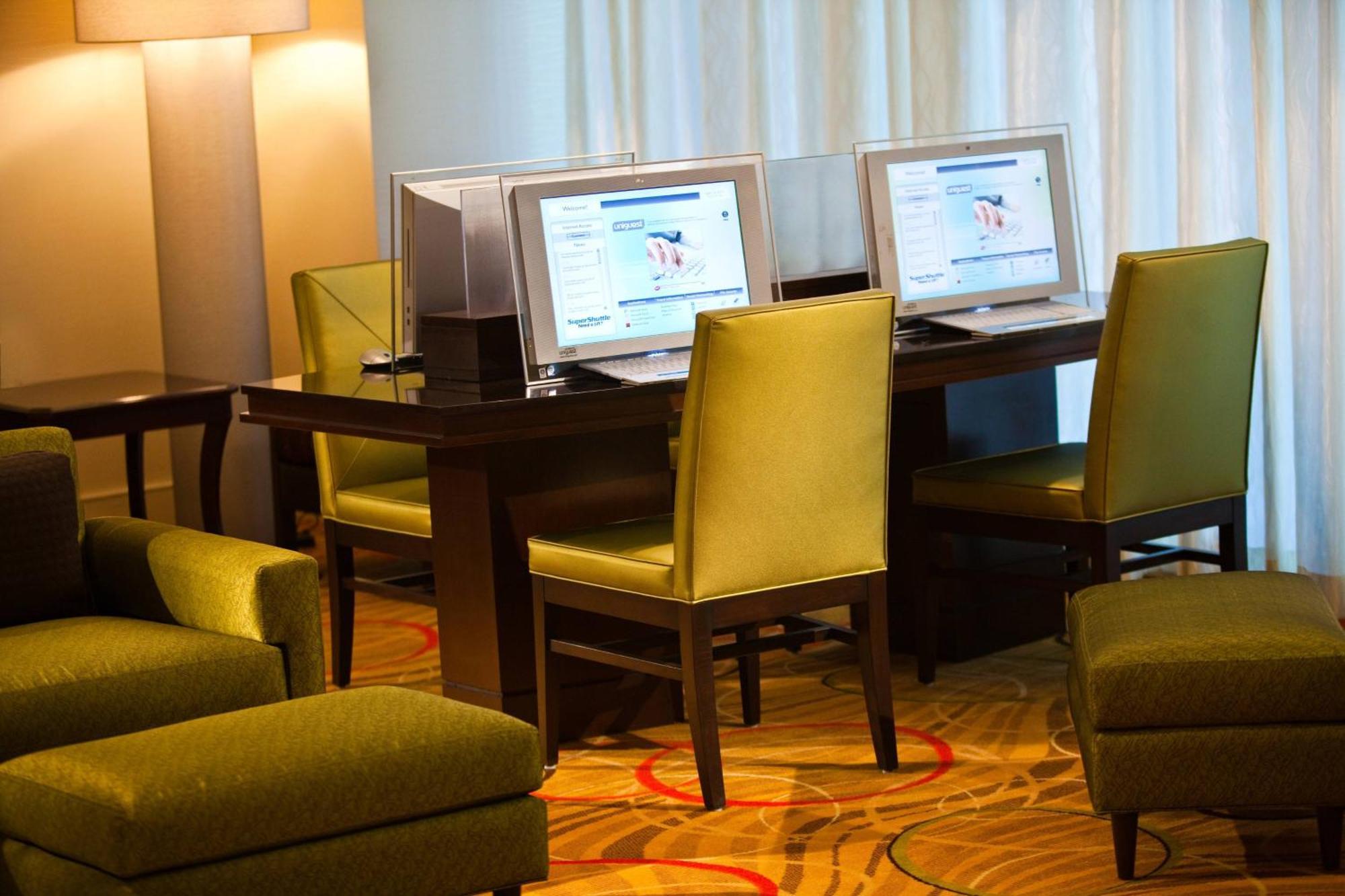 บีดับเบิลยูไอ แอร์พอร์ต แมริออท Hotel ลินทิคัม ภายนอก รูปภาพ